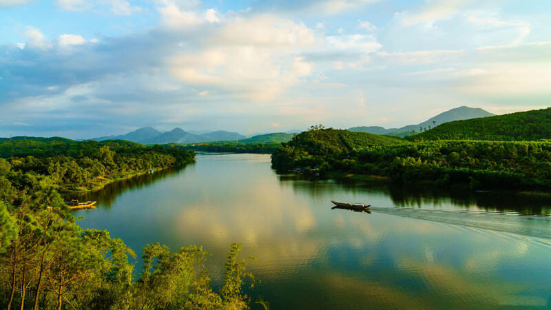 song huong river