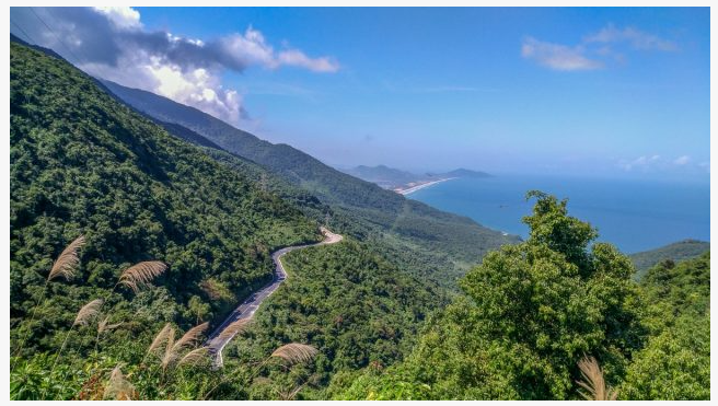 Take a more advantageous experience by driving over the Hai Van Pass, from Danang towards Hue City. (Source: We wander the world)