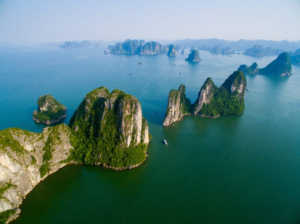 Halong Bay is a UNESCO World Heritage Site, renowned for its emerald waters and thousands of limestone mountains. (Source: Môi trường Du lịch)