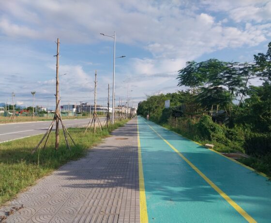 hues-new-green-bike-lanes-a-safe-ride-to-thanh-toan-bridge-1