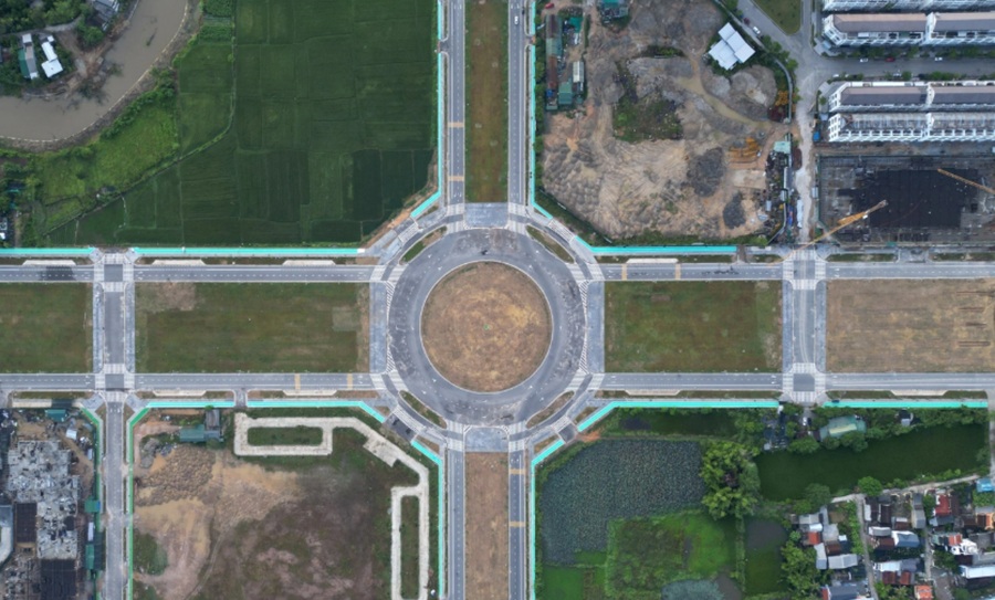 hues-new-green-bike-lanes-a-safe-ride-to-thanh-toan-bridge-2