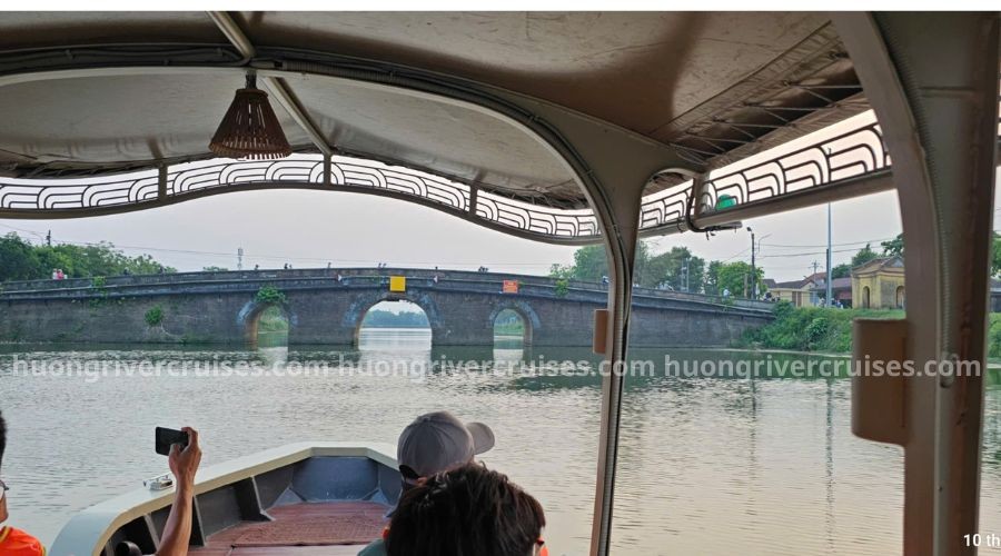 thuyen-dien-hue-e-boat-feniko